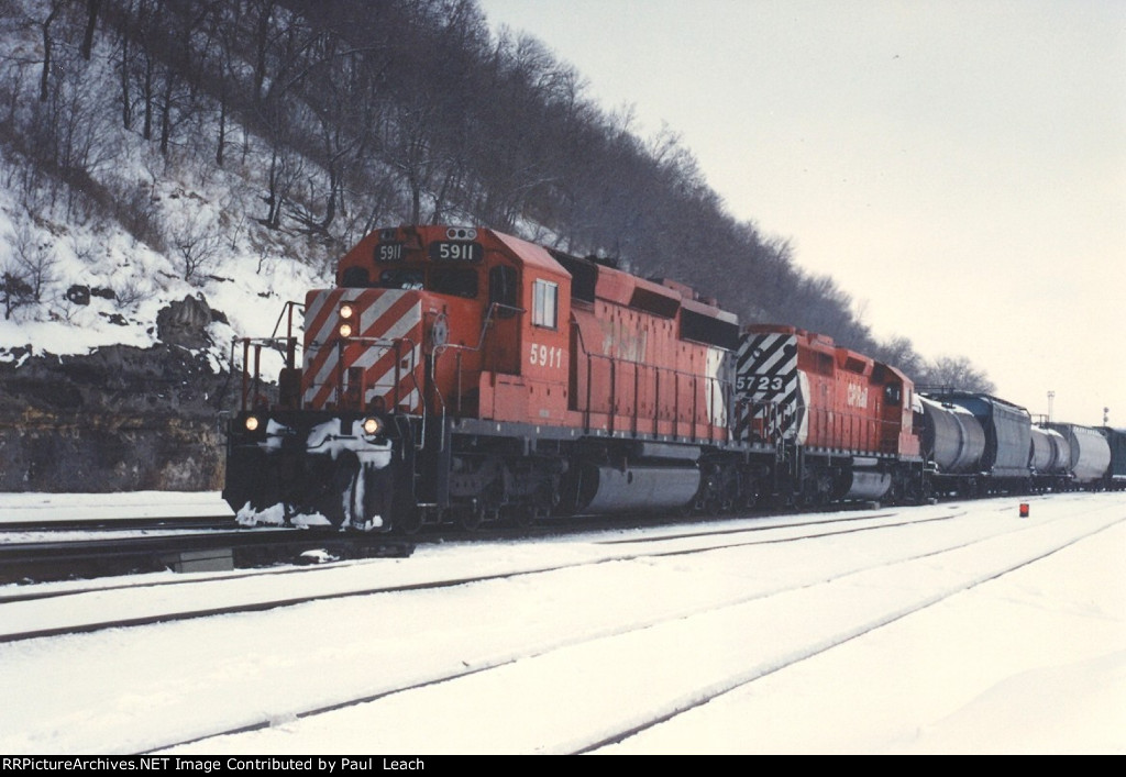 Westbound manifest comes out of the yard